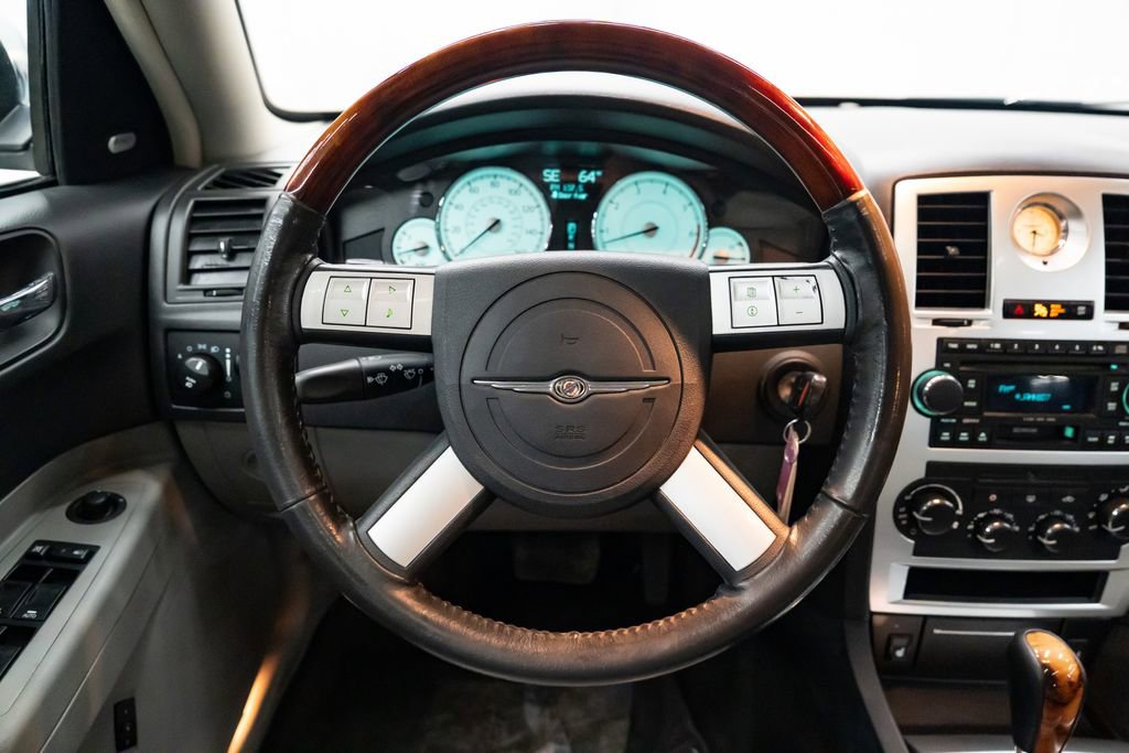 Used 2006 Chrysler 300 C w/ Protection Group II image 15