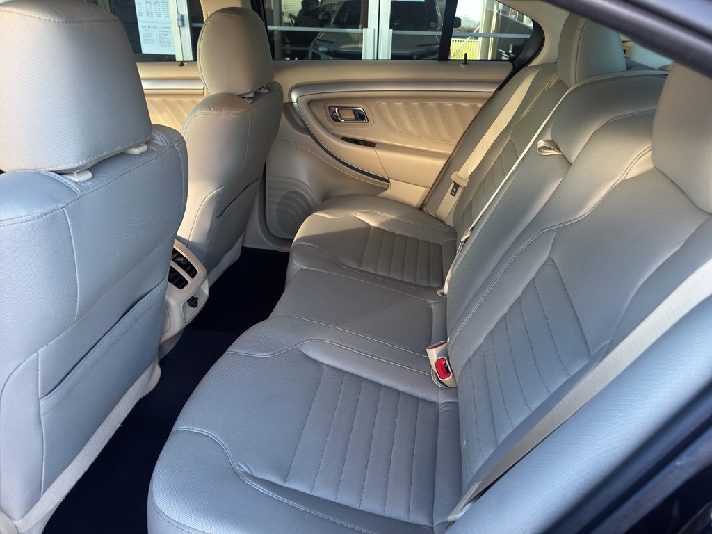 Used 2019 Ford Taurus SE image 8