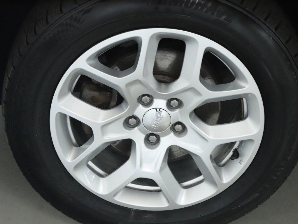 Used 2018 Jeep Renegade Latitude FWD image 35