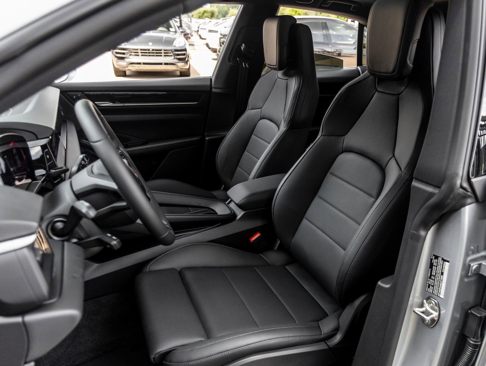 Certified 2025 Porsche Macan Electric image 5