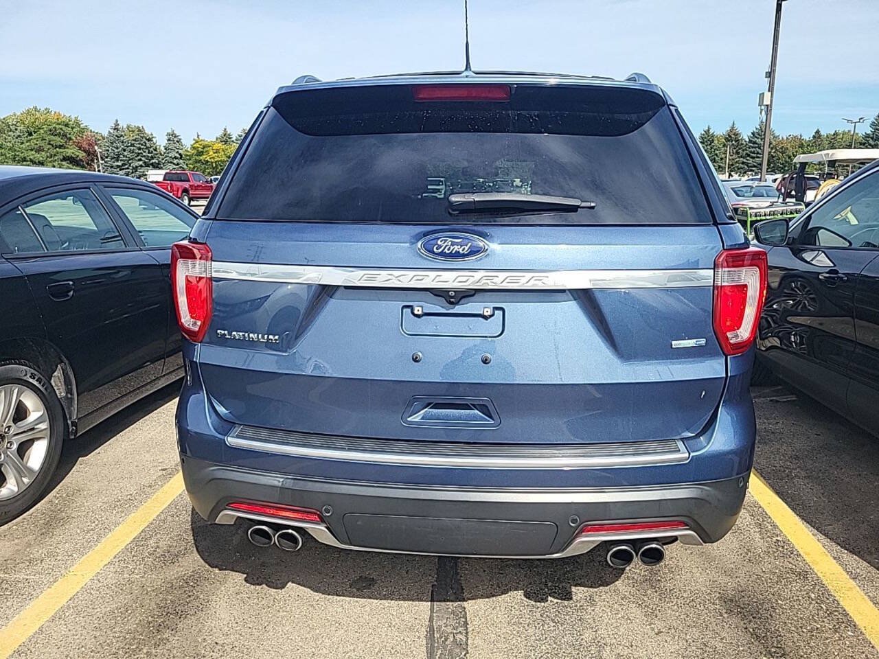 Used 2018 Ford Explorer Platinum AWD/4WD image 3
