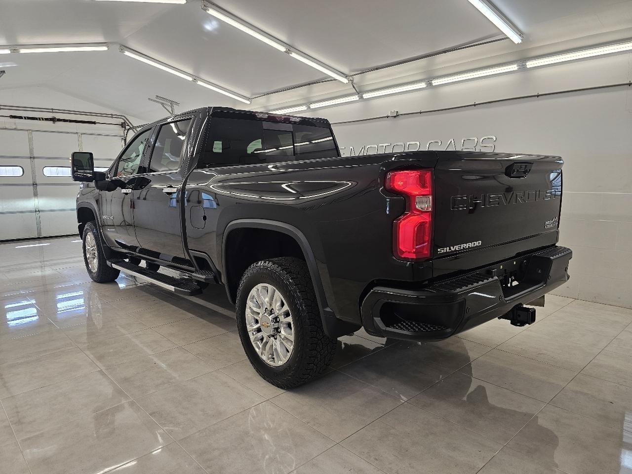 Used 2023 Chevrolet Silverado 3500 High Country w/ Z71 Off-Road Package AWD/4WD image 5