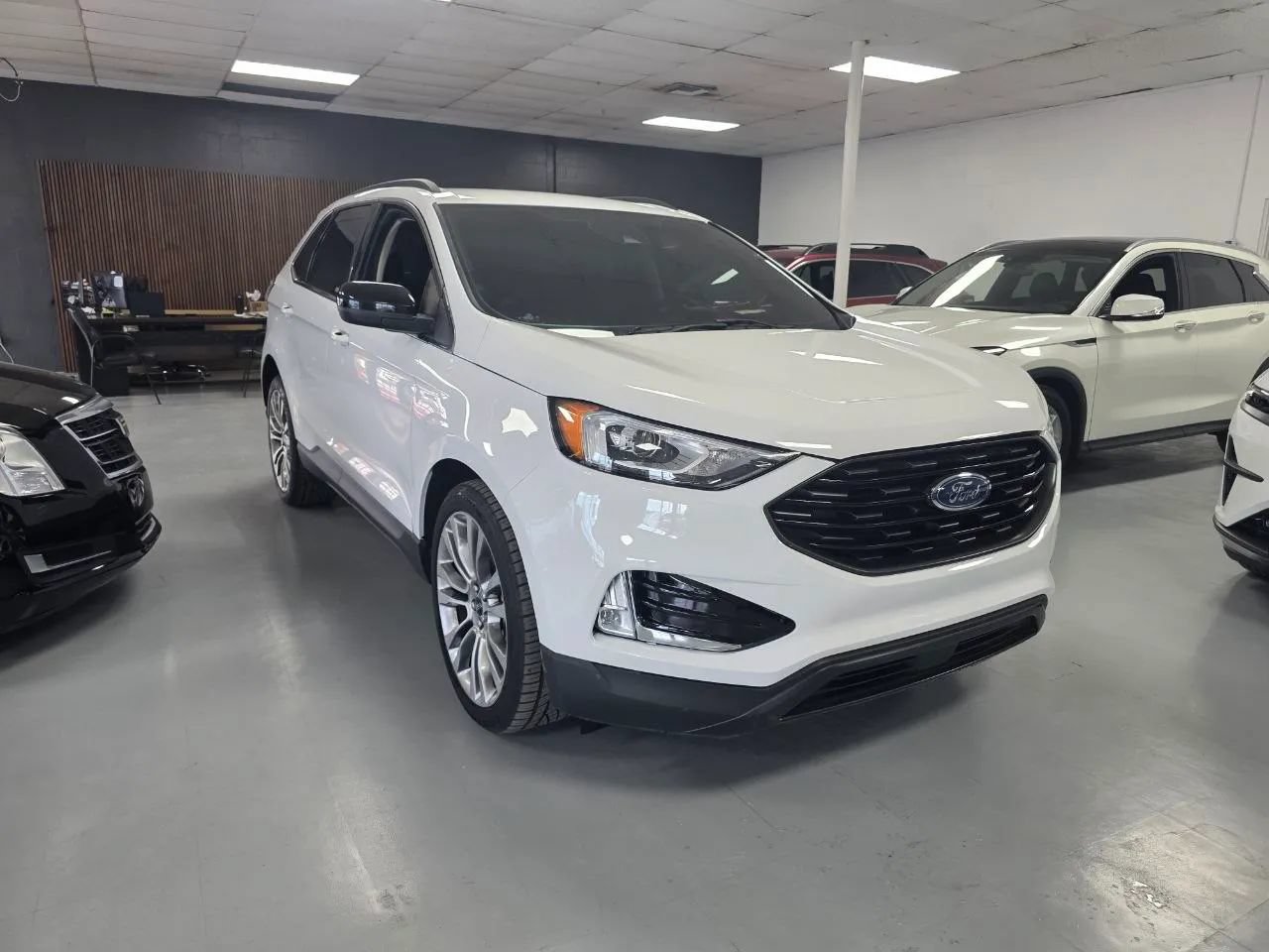 Used 2022 Ford Edge SEL w/ Sport Appearance Package AWD/4WD image 2