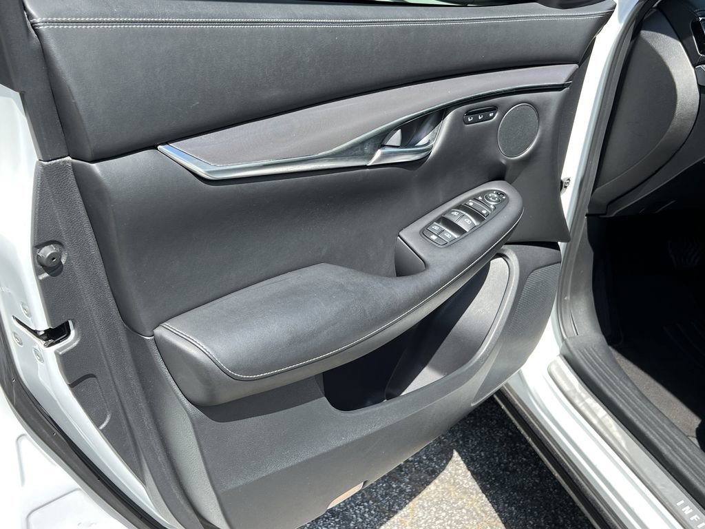 Used 2023 INFINITI QX50 Luxe FWD image 8