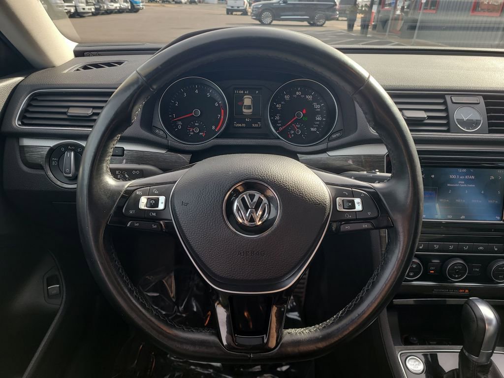 Used 2016 Volkswagen Passat 1.8T SEL Premium image 25
