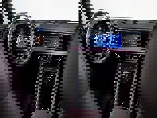 New 2025 Porsche Macan 4 Electric image 15