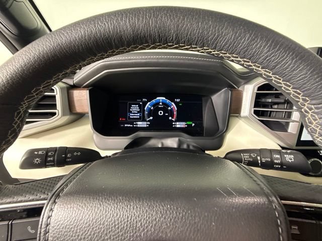 Used 2025 Toyota Sequoia Capstone AWD/4WD image 25