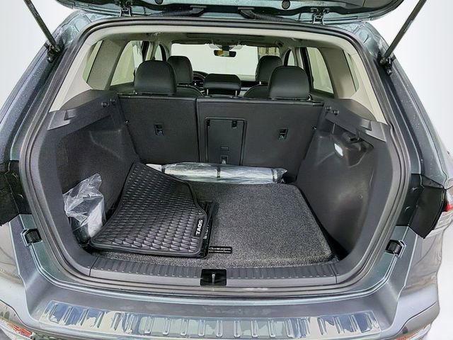 Used 2025 Volkswagen Taos SEL image 29