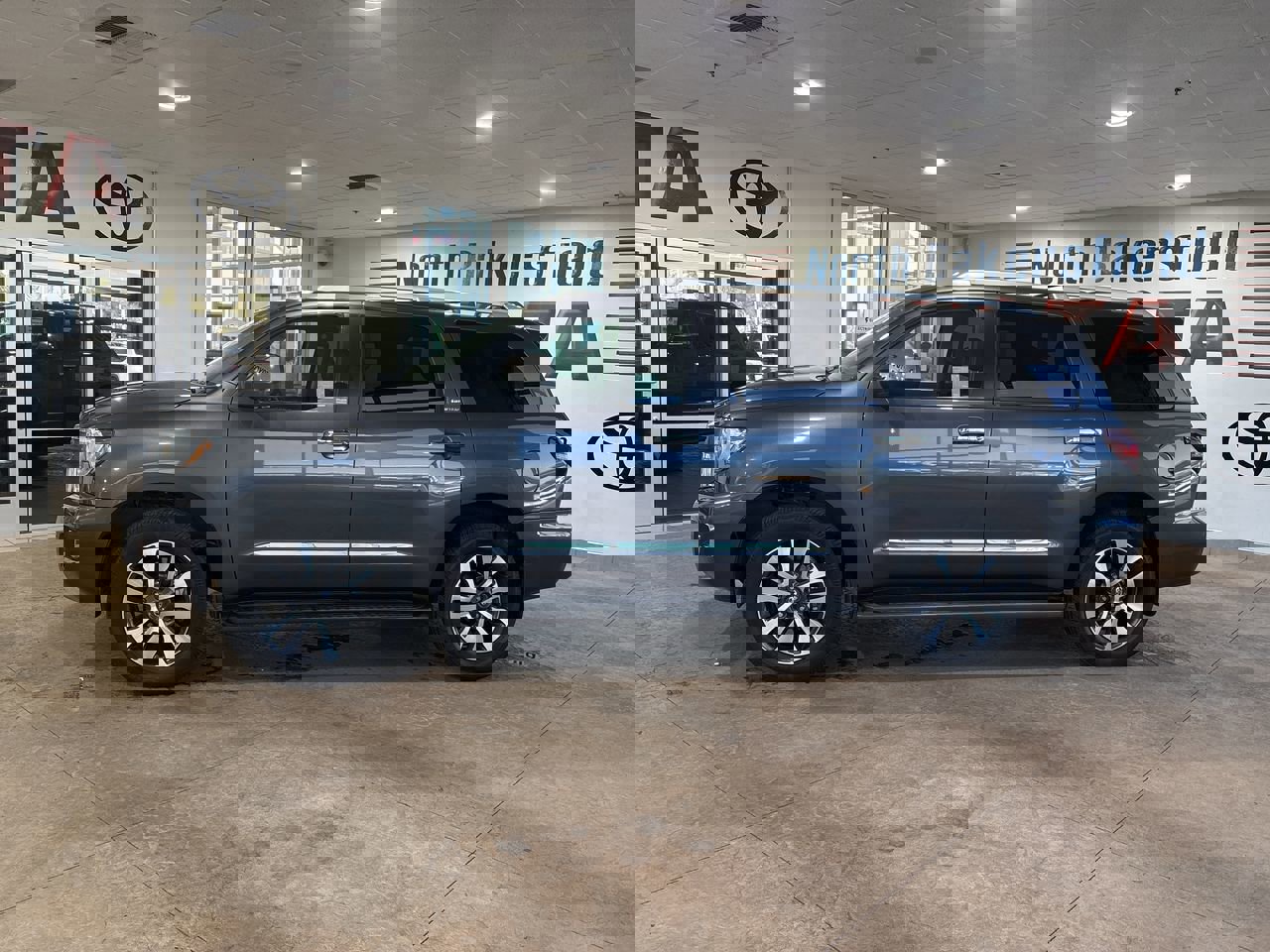 Used 2018 Toyota Sequoia Limited w/ Safety & Convenience Package image 7