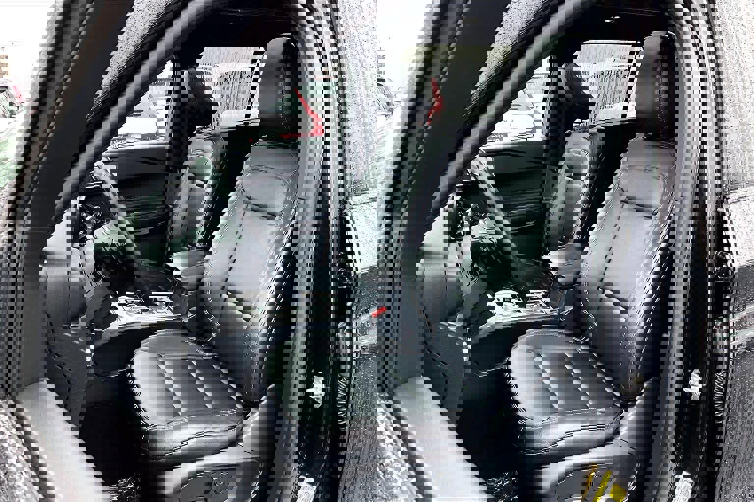 Used 2020 Ford Explorer XLT w/ Equipment Group 202A image 9