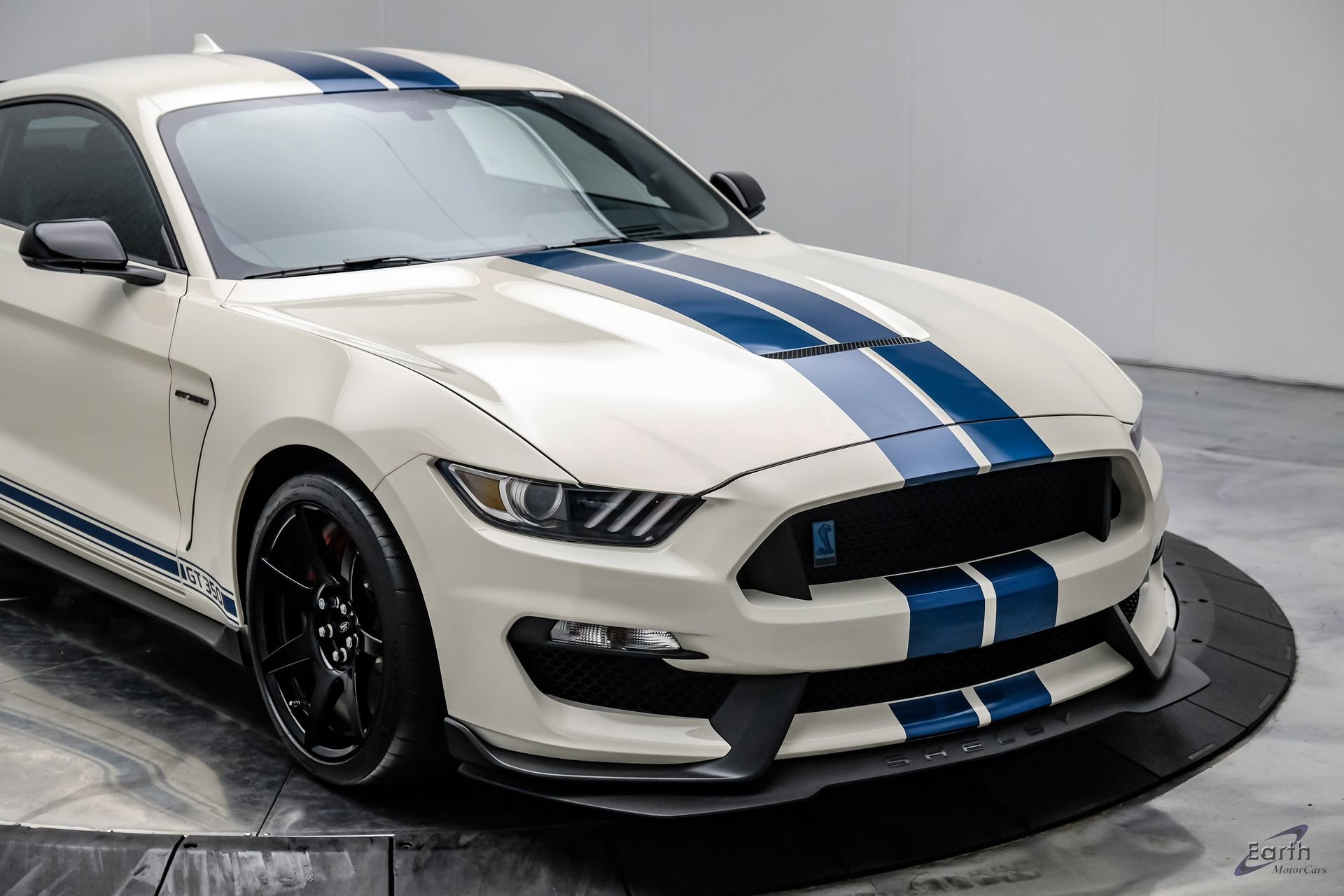 Used 2020 Ford Mustang Shelby GT350R w/ GT350R Equipment Group 920A RWD image 33