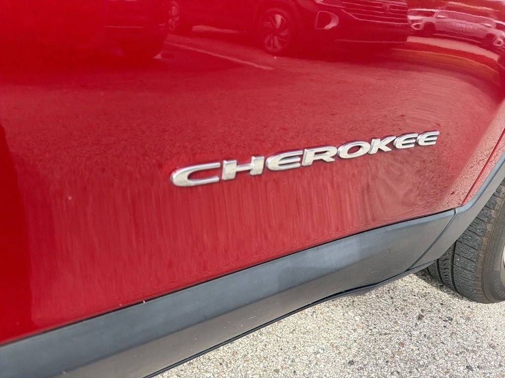 Used 2015 Jeep Cherokee Latitude FWD image 22
