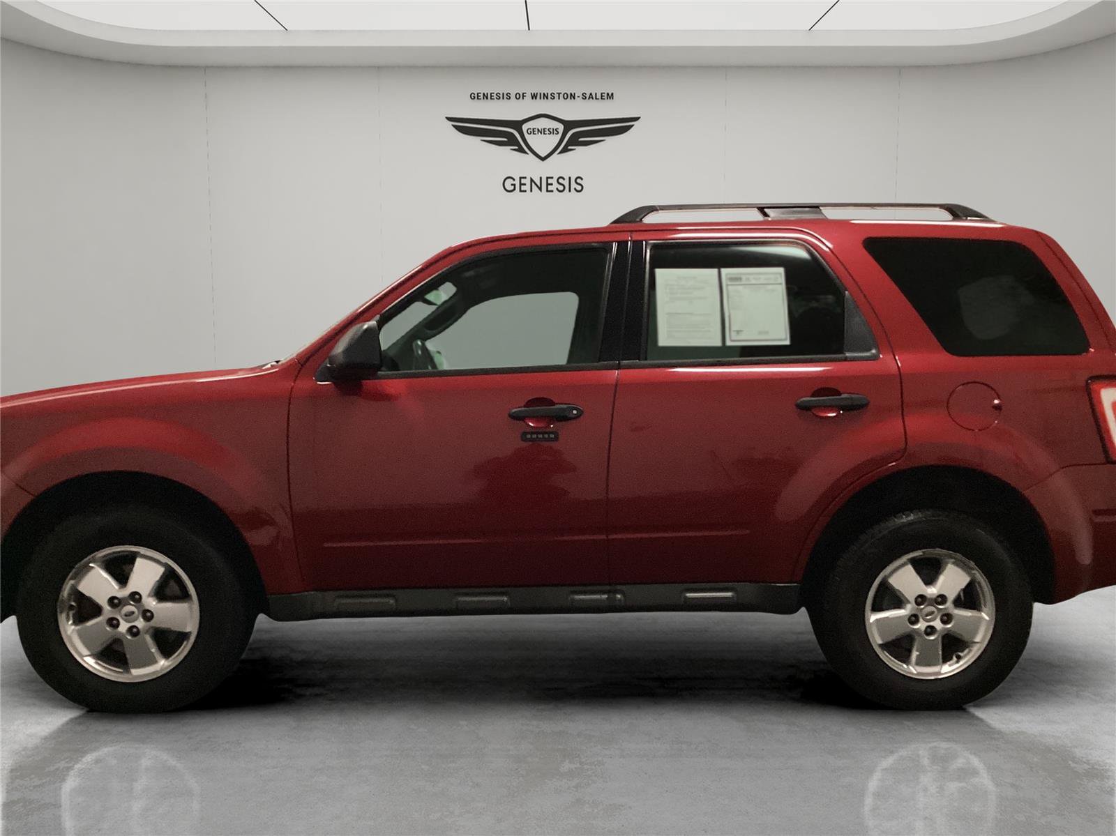 Used 2011 Ford Escape XLT FWD image 2