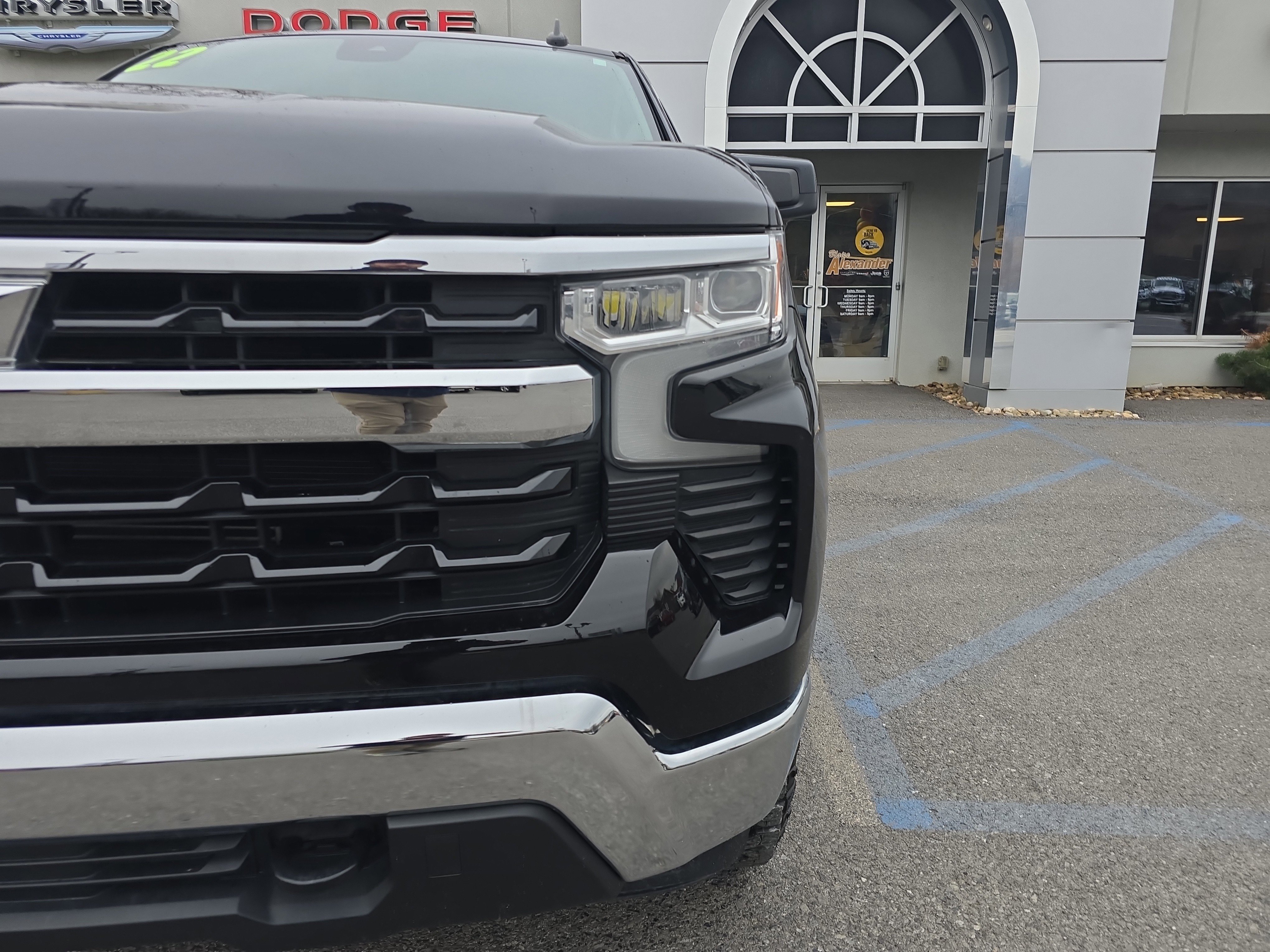 Used 2022 Chevrolet Silverado 1500 LT image 10