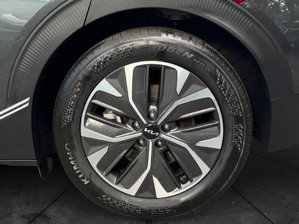 Certified 2024 Kia EV6 Light AWD/4WD image 27