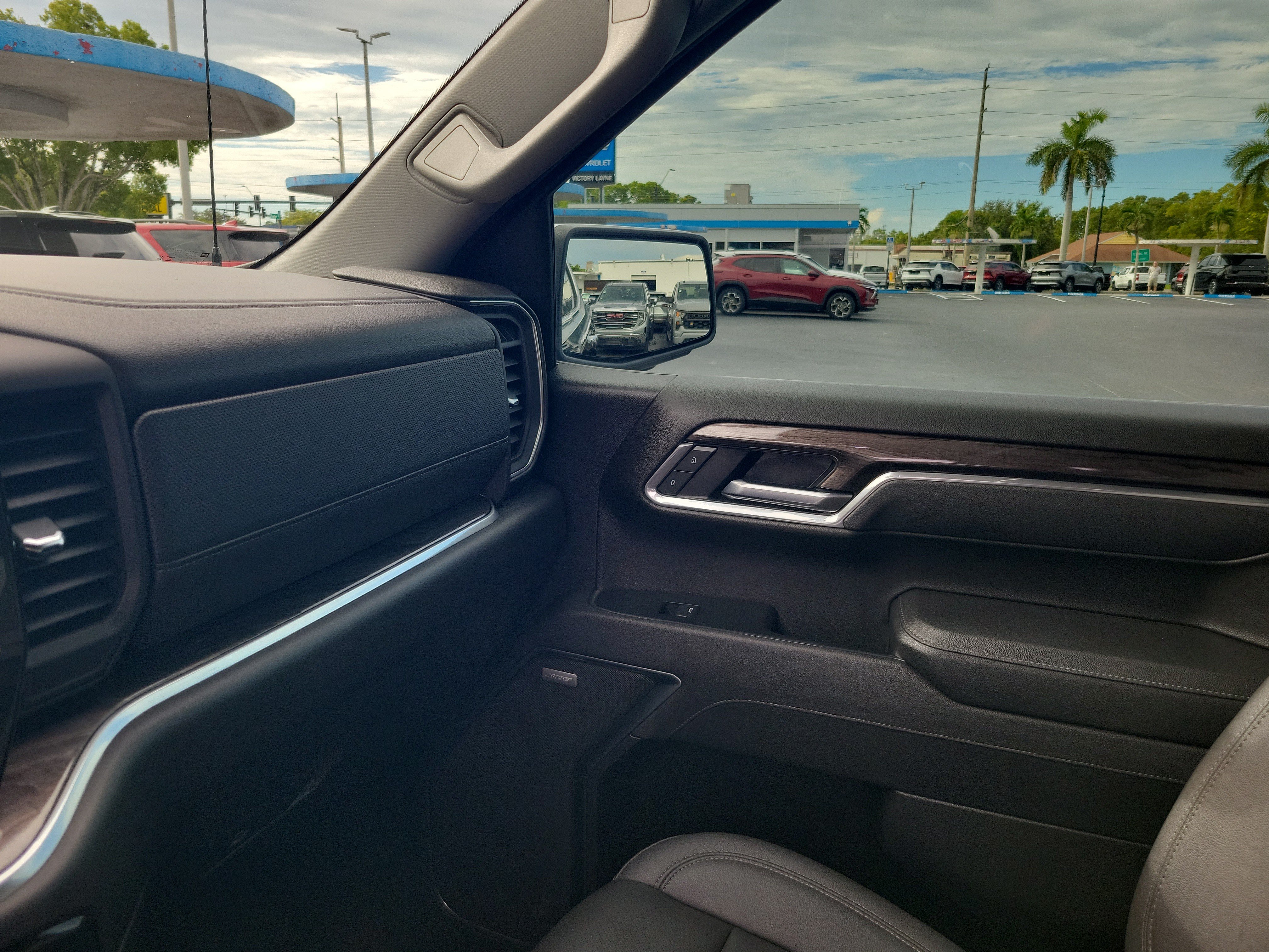 Used 2025 Chevrolet Silverado 1500 LTZ w/ Technology Package AWD/4WD image 29