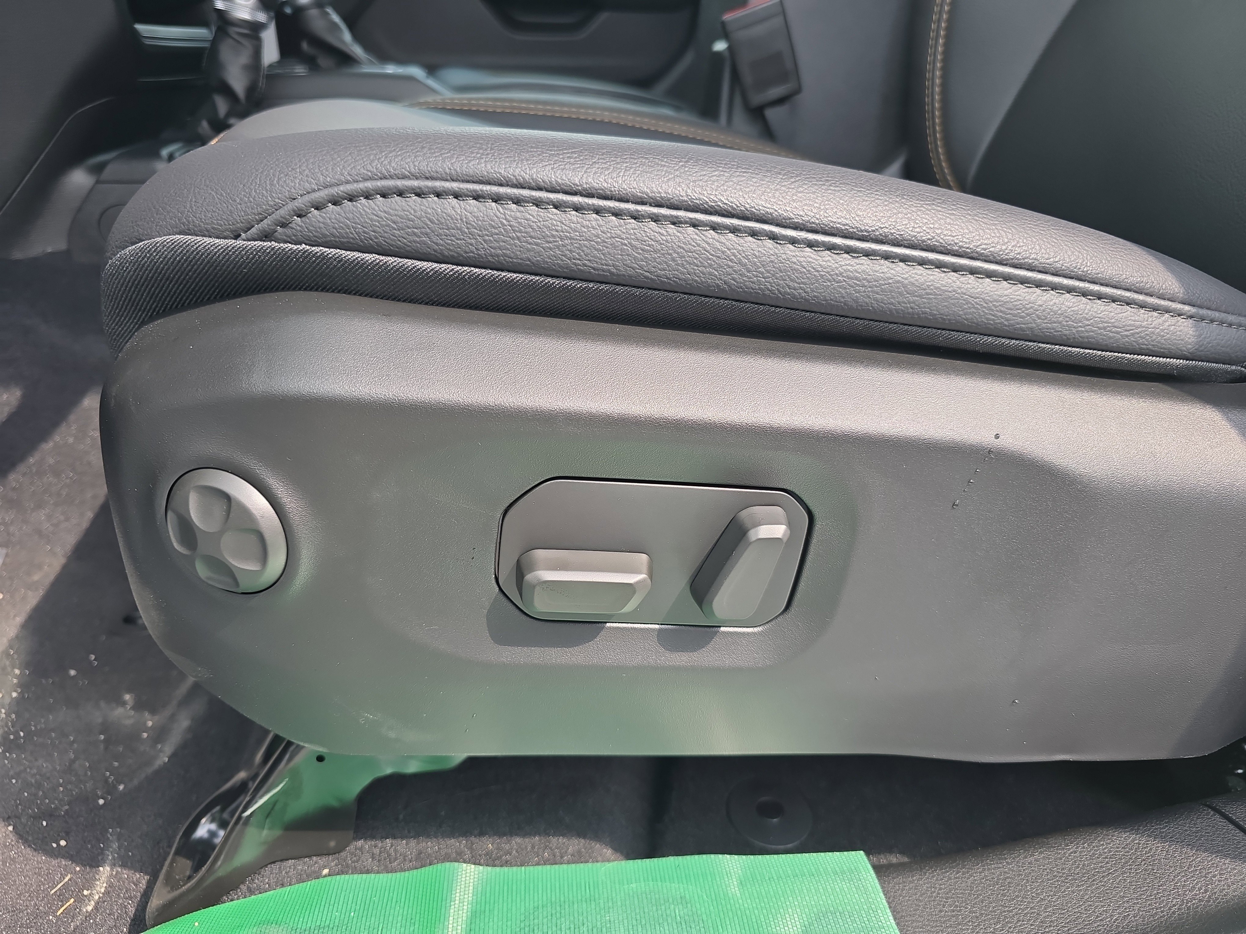 New 2025 Jeep Gladiator Sport image 13