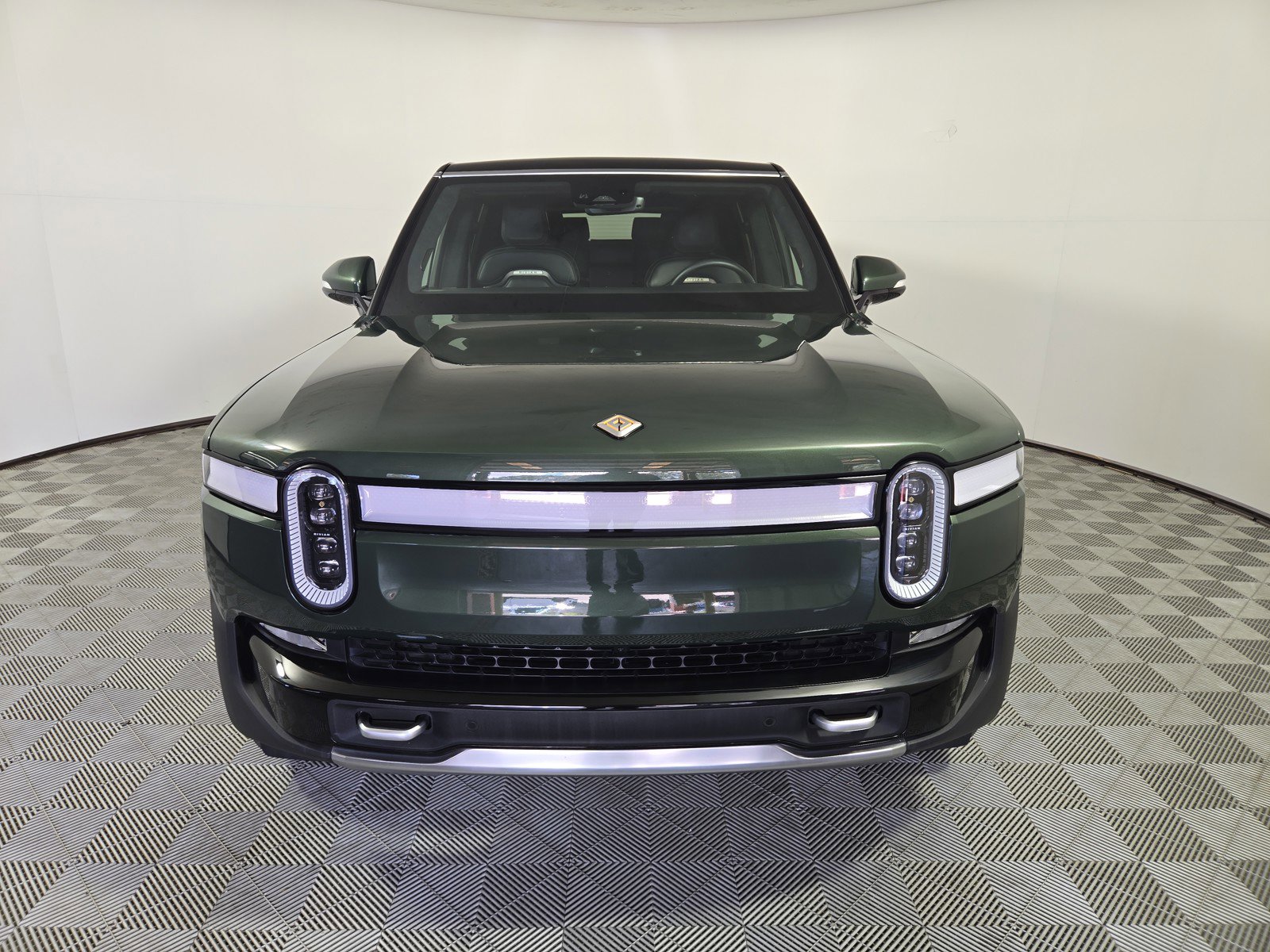 Used 2024 Rivian R1S Adventure AWD/4WD image 8