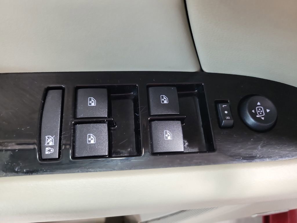 Used 2013 Cadillac XTS Premium image 32