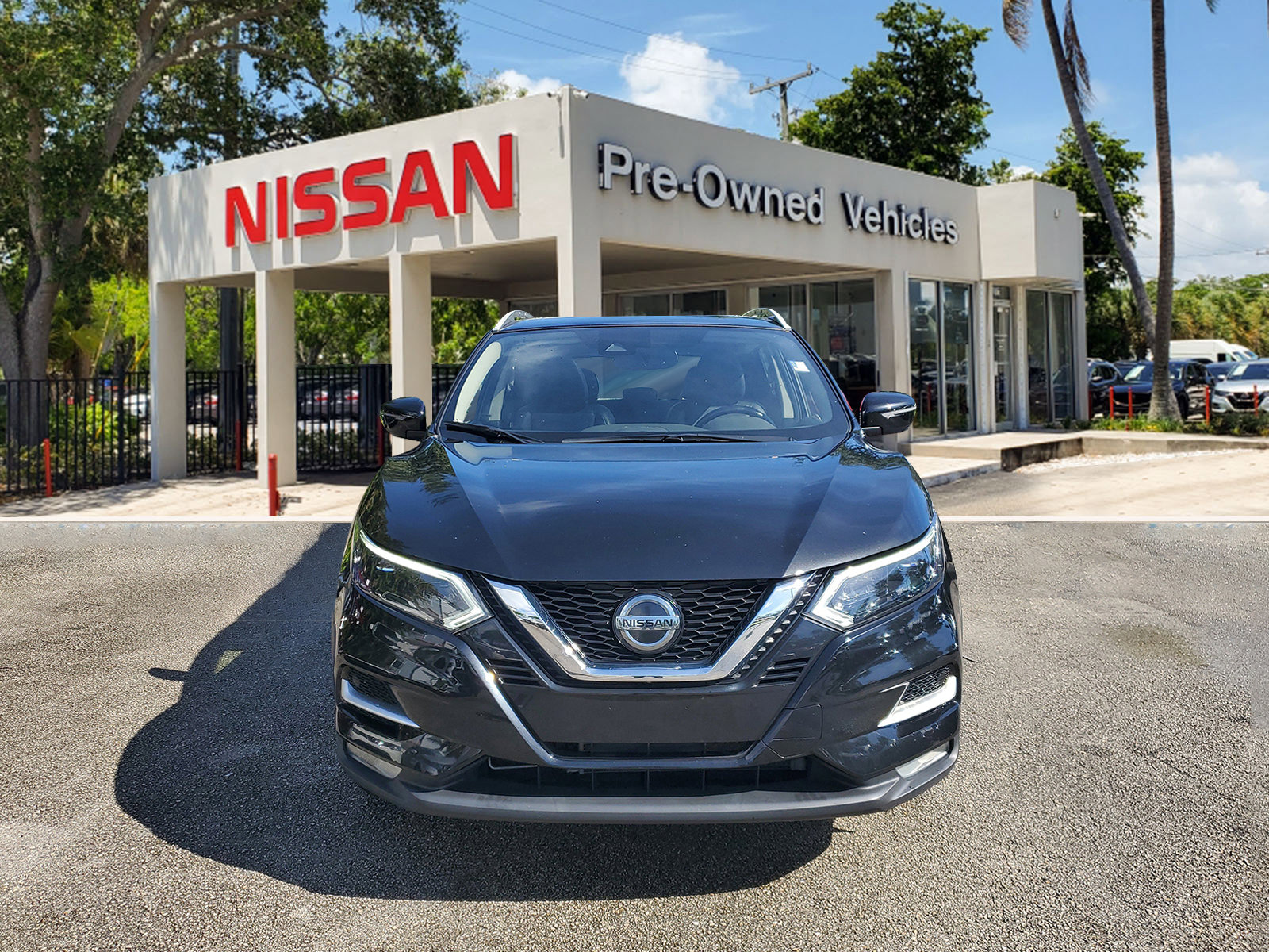 Used 2021 Nissan Rogue Sport SL w/ Premium Package image 2