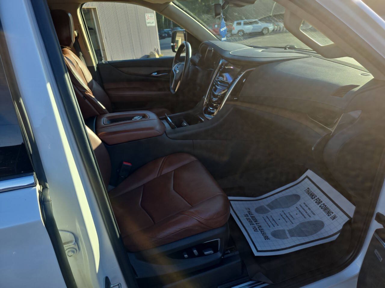 Used 2020 Cadillac Escalade ESV Luxury AWD/4WD image 14