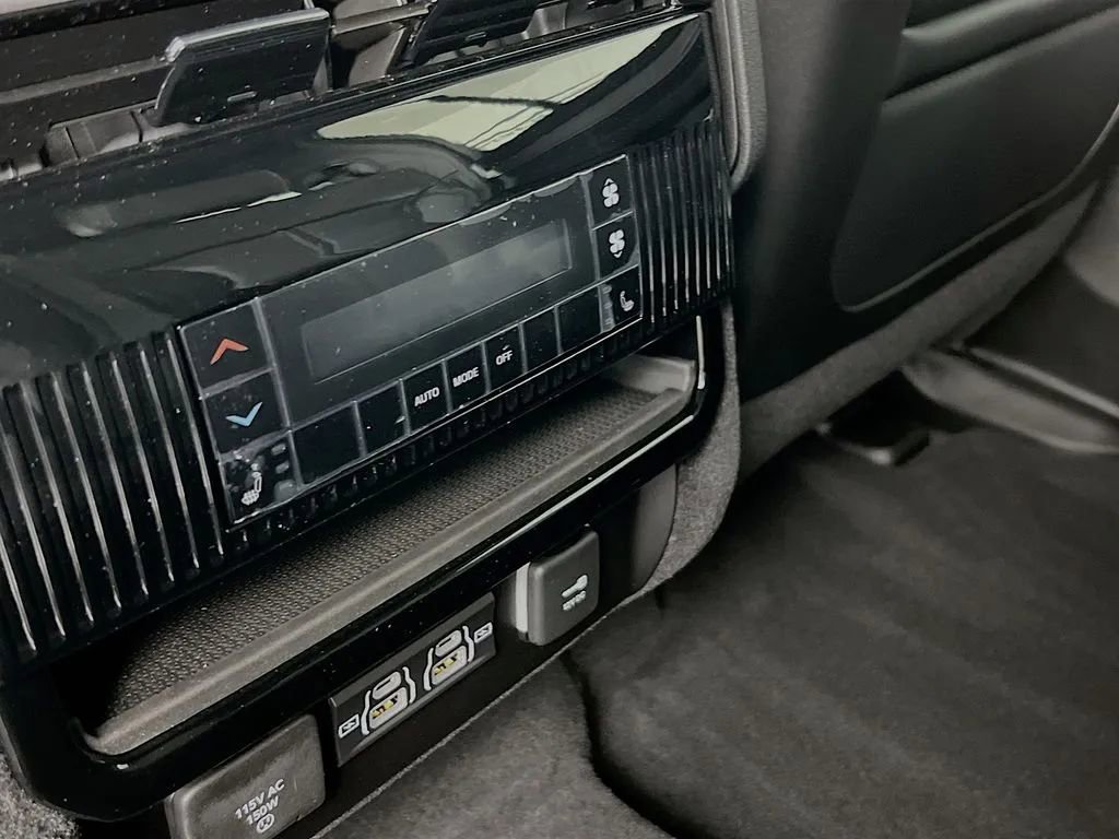 New 2026 Jeep Grand Wagoneer Limited w/ Rear Seat Video Group I AWD/4WD image 28