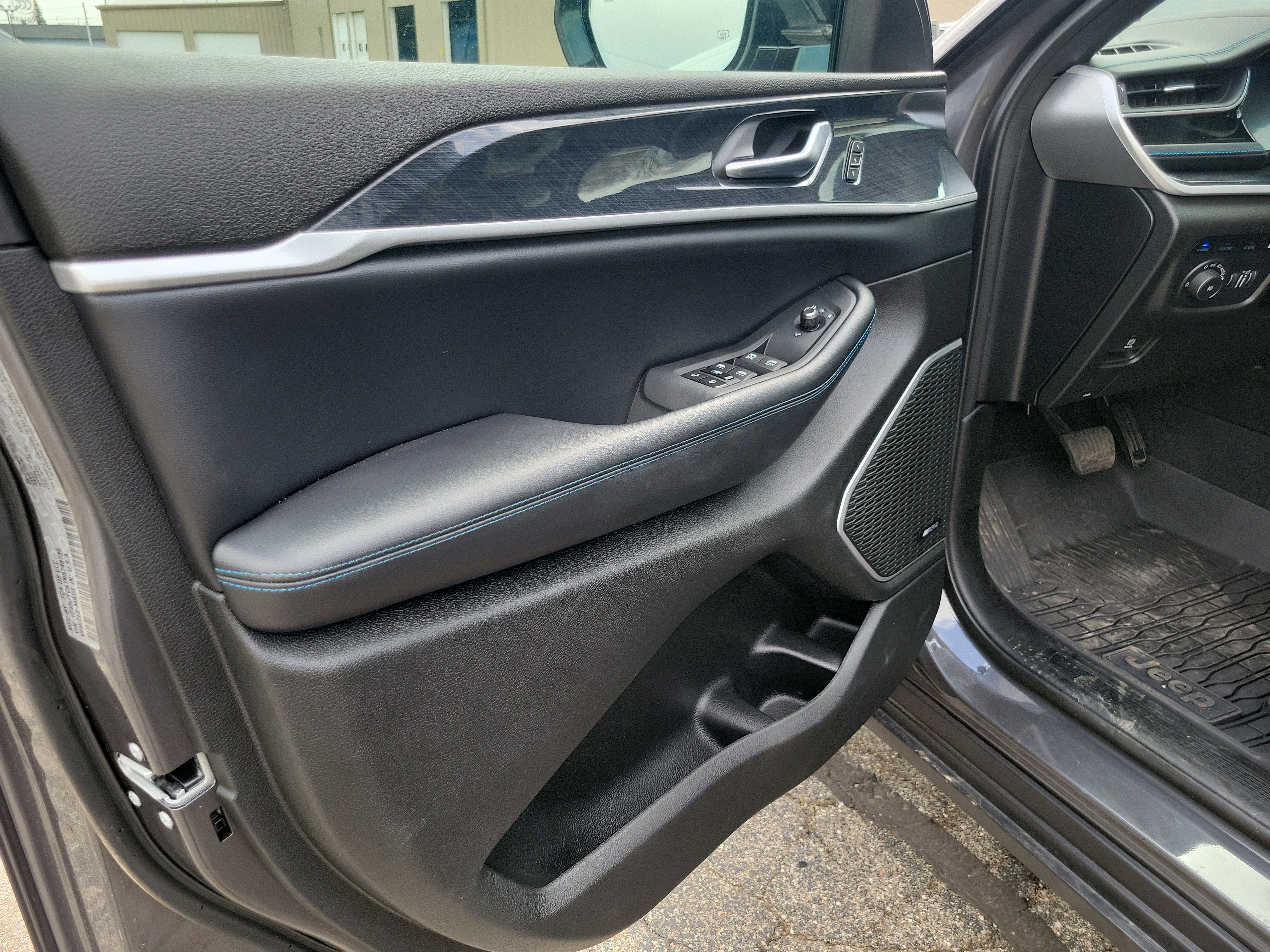 Used 2022 Jeep Grand Cherokee Trailhawk w/ Advanced Protech Group II image 6