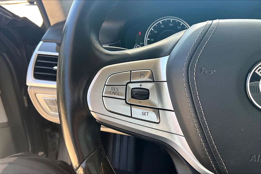 Used 2017 BMW 750i RWD image 19
