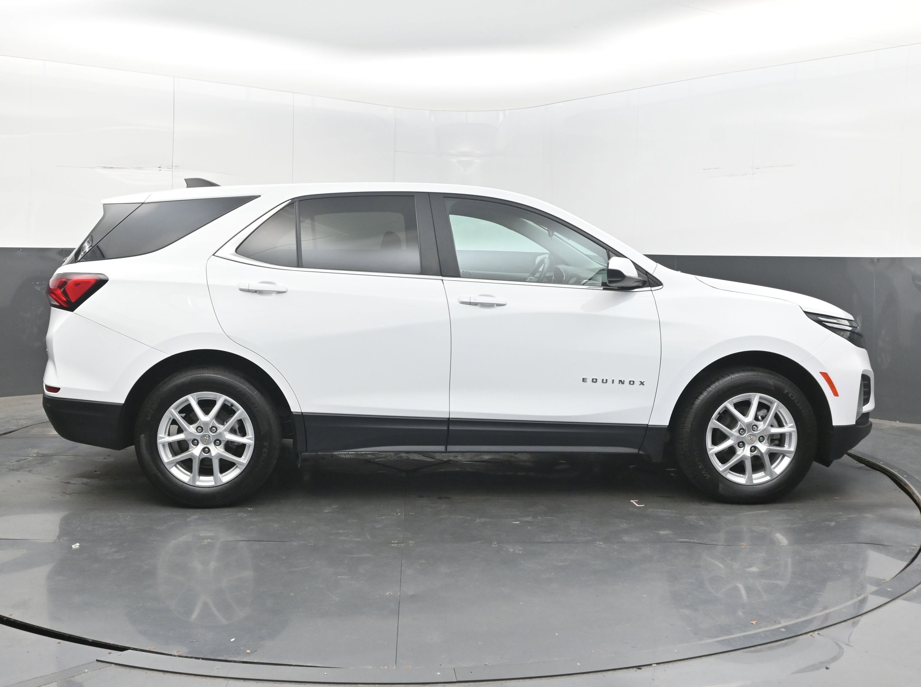 Used 2024 Chevrolet Equinox LT AWD/4WD image 10