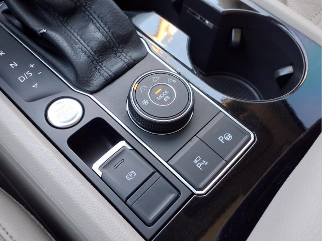 Used 2018 Volkswagen Atlas SEL Premium AWD/4WD image 6