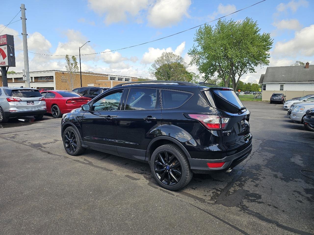 Used 2017 Ford Escape SE w/ Equipment Group 201A FWD image 7