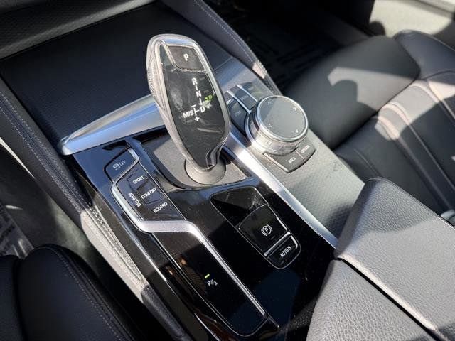 Used 2022 BMW M550i xDrive w/ Premium Package image 28