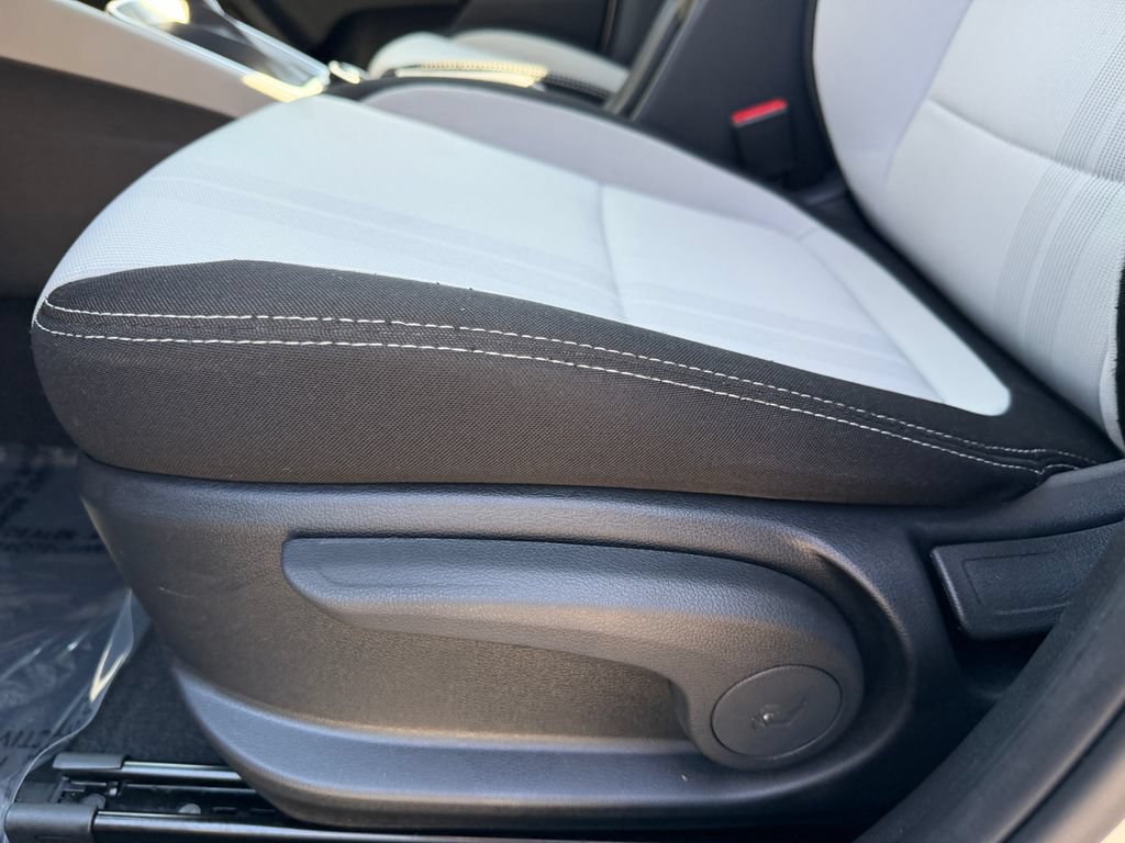 Used 2023 Hyundai Venue SEL FWD image 16