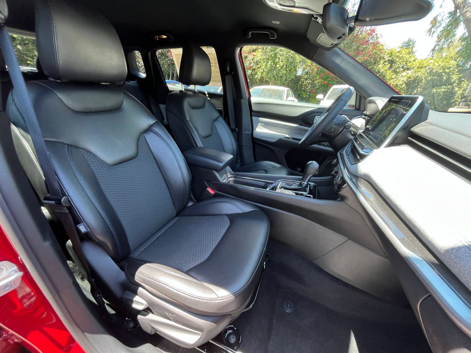 Used 2025 Jeep Compass Latitude AWD/4WD image 35