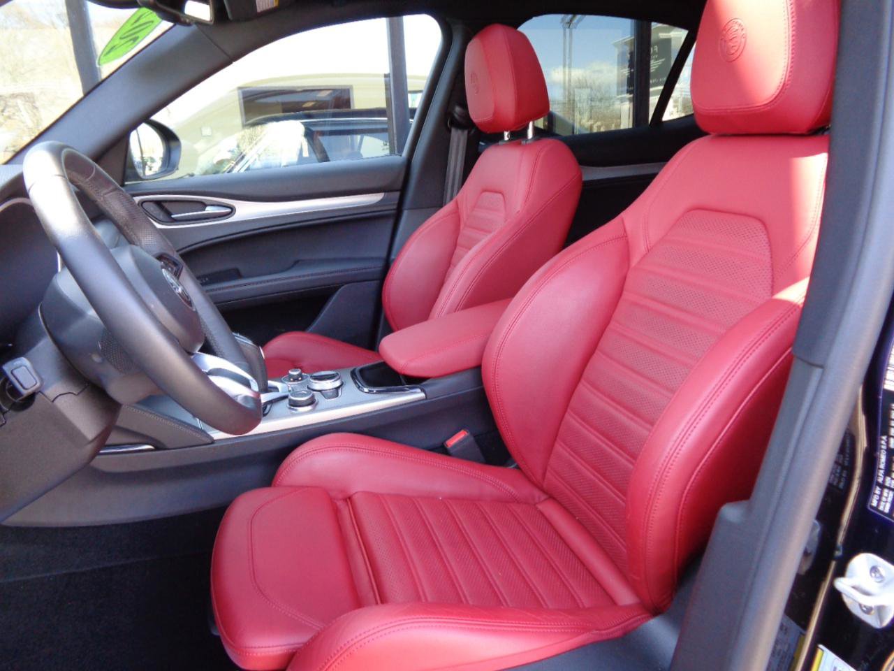 Used 2024 Alfa Romeo Stelvio Ti w/ Performance Driving Package AWD/4WD image 9