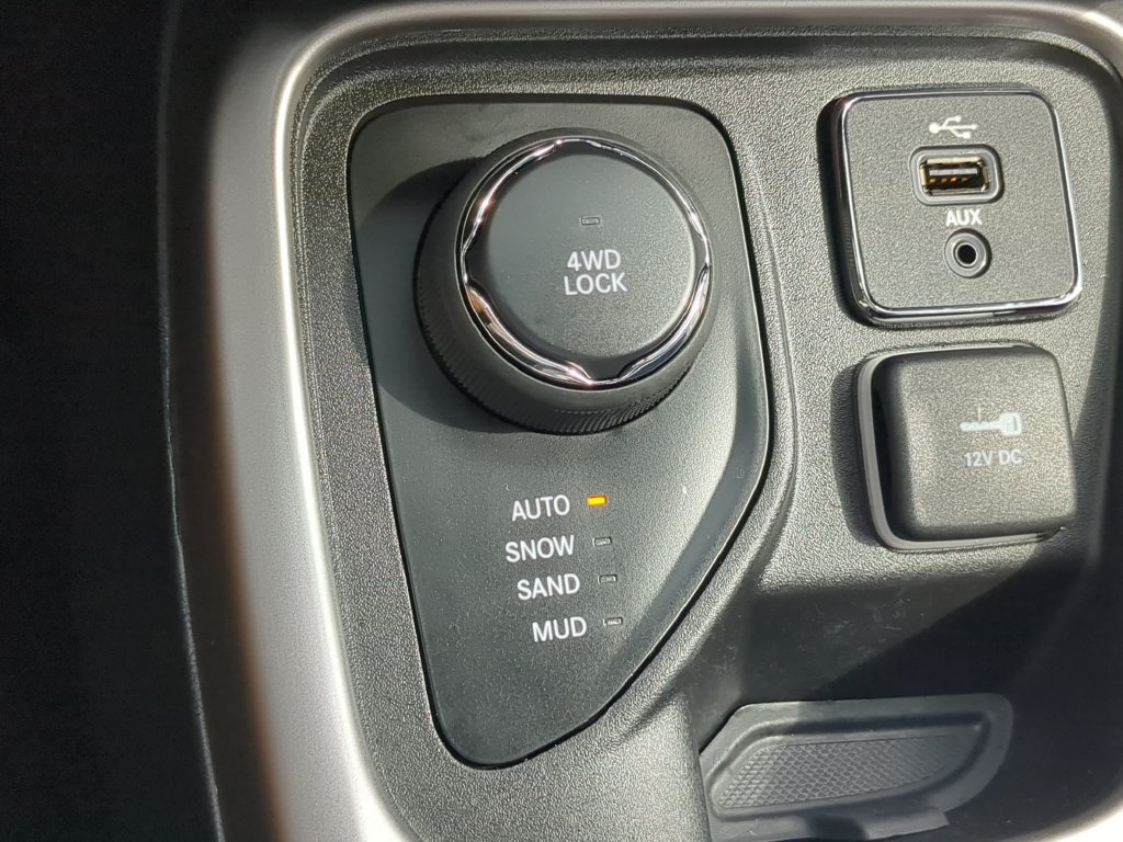 Used 2018 Jeep Compass Latitude w/ Cold Weather Group AWD/4WD image 25