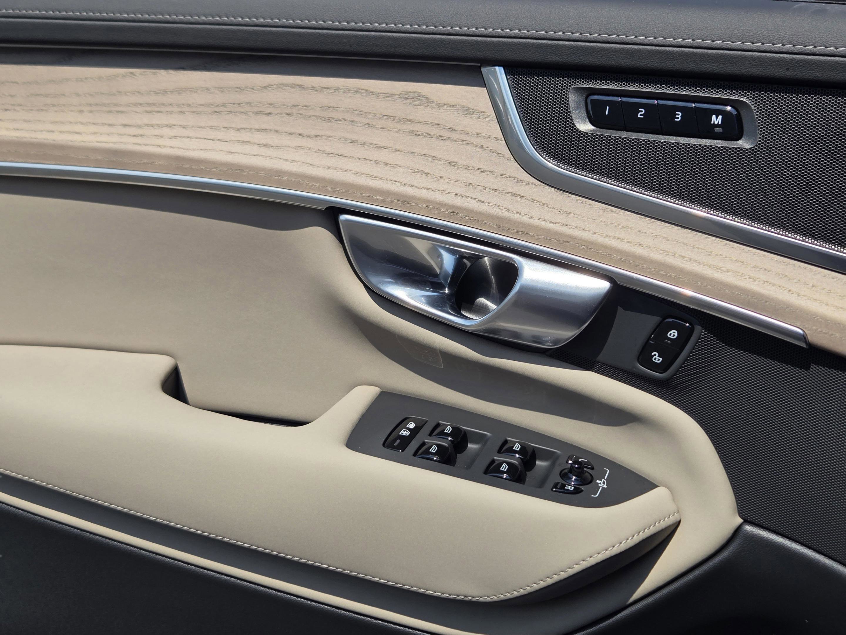 New 2026 Volvo XC90 B5 Core w/ Protection Package Premier image 20