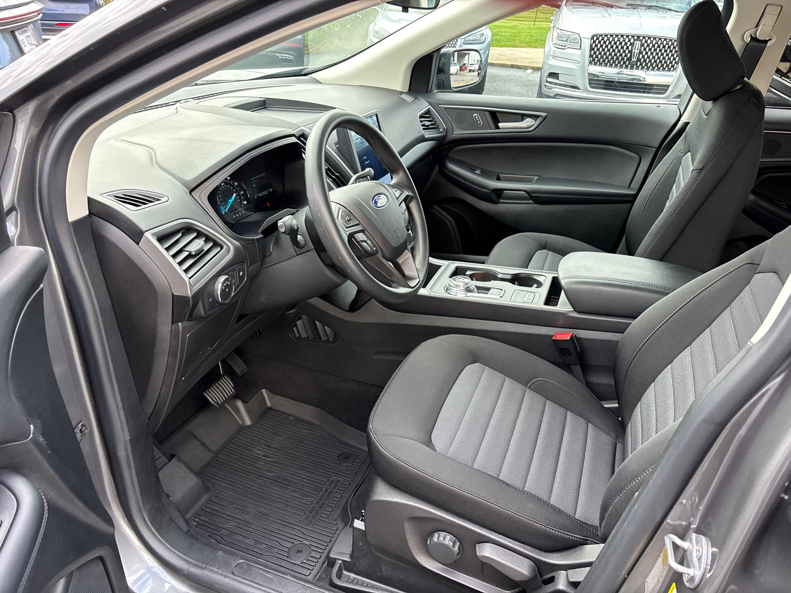 Used 2023 Ford Edge SE w/ Black Appearance Package image 25