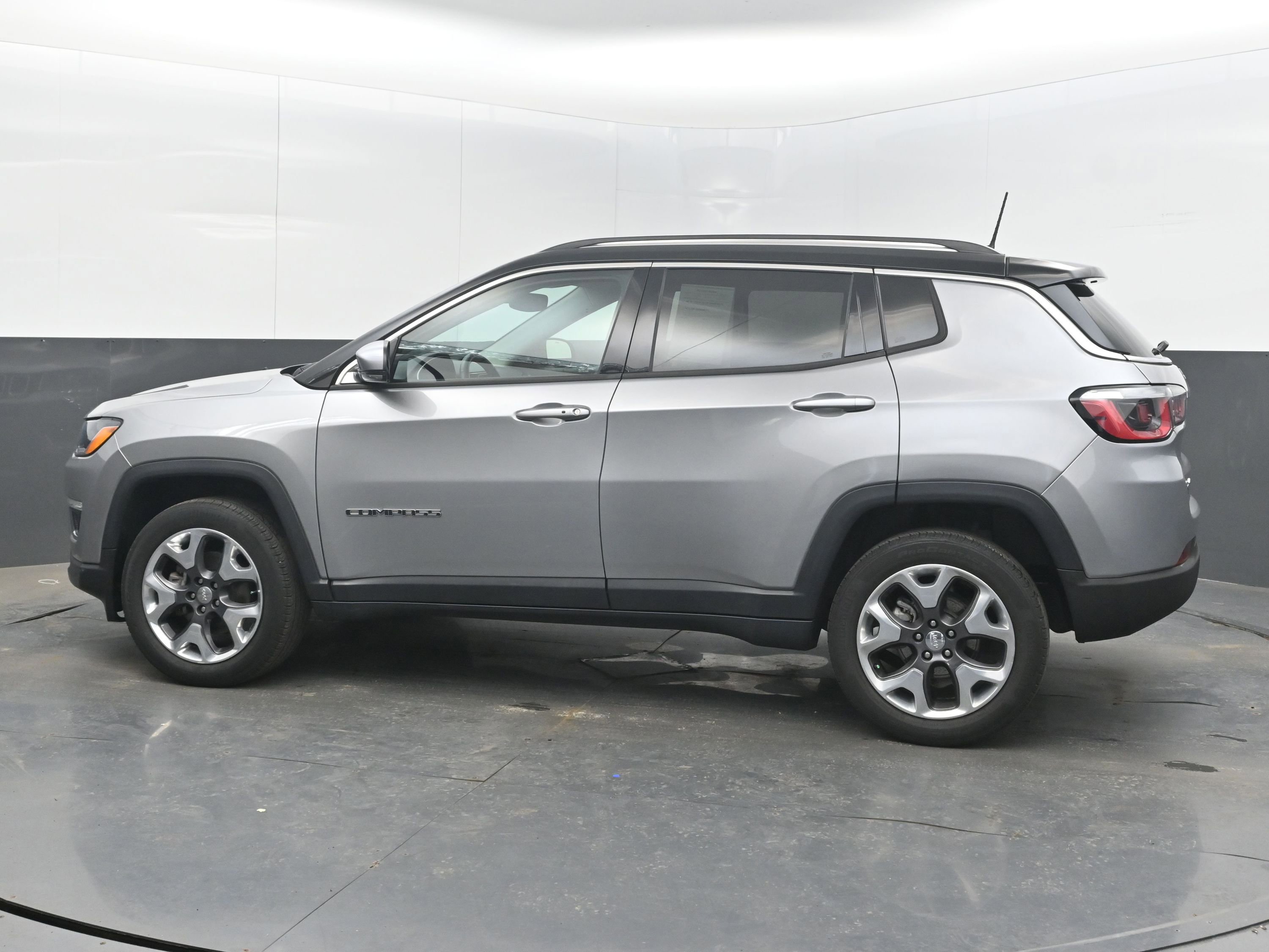 Used 2019 Jeep Compass Limited image 5
