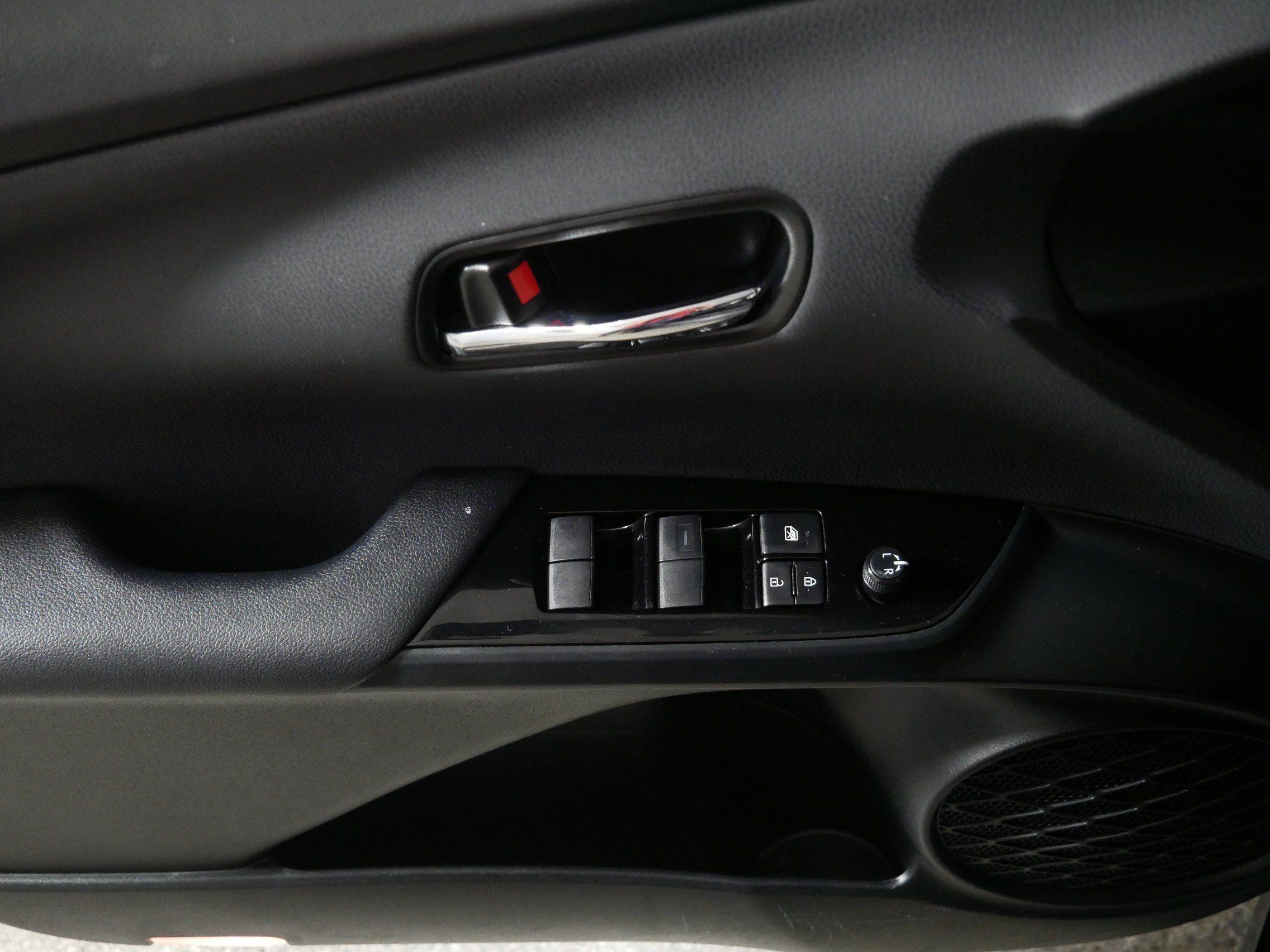 Used 2022 Toyota Prius Prime XLE FWD image 19