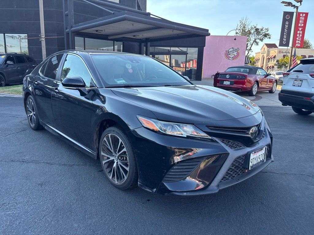 Used 2019 Toyota Camry SE w/ Convenience Package FWD image 2