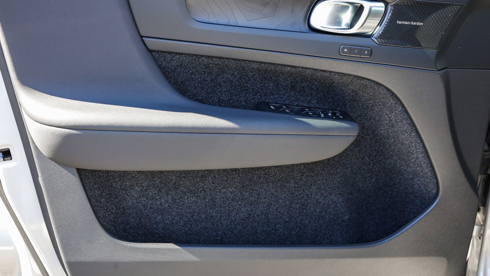 Used 2023 Volvo C40 P8 Recharge Ultimate image 20