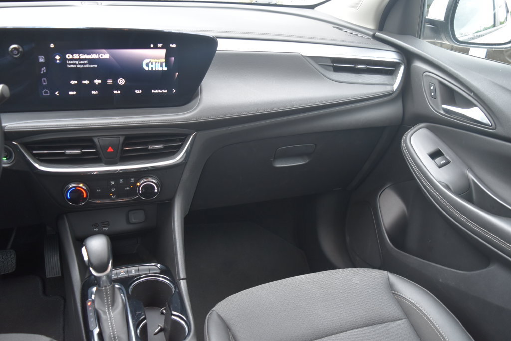 Used 2025 Buick Encore GX Preferred AWD/4WD image 13