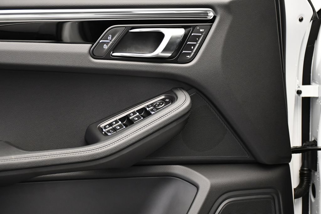 Certified 2026 Porsche Macan AWD/4WD image 36