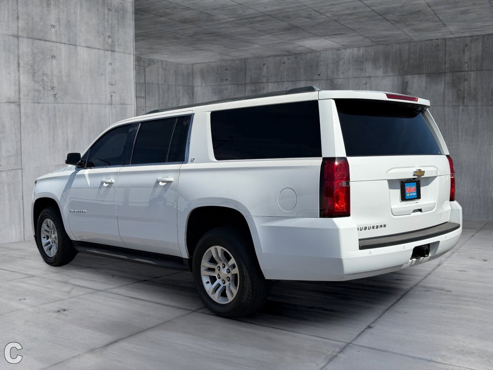 Used 2015 Chevrolet Suburban LT RWD image 4