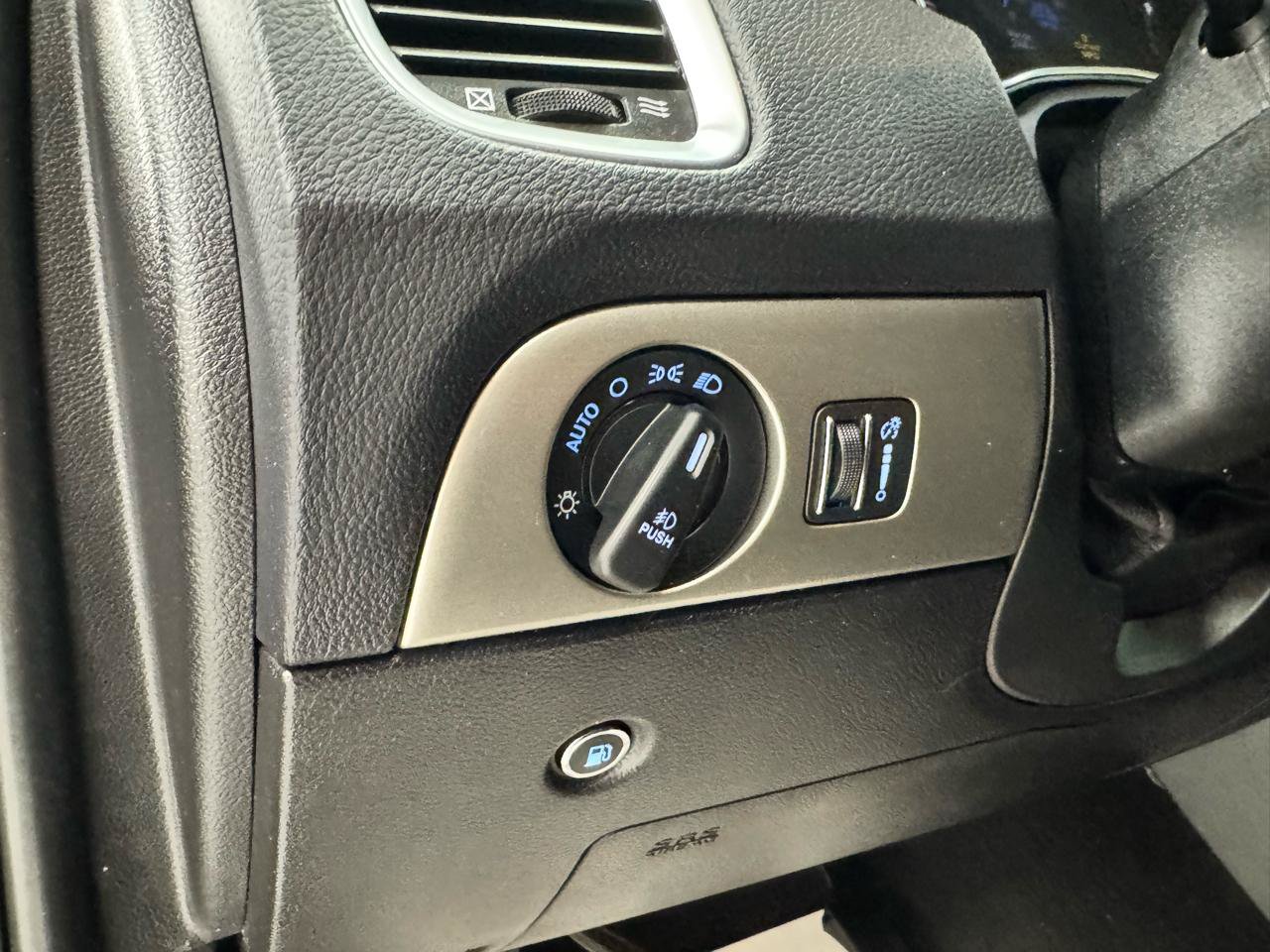 Used 2020 Dodge Durango SXT RWD image 11