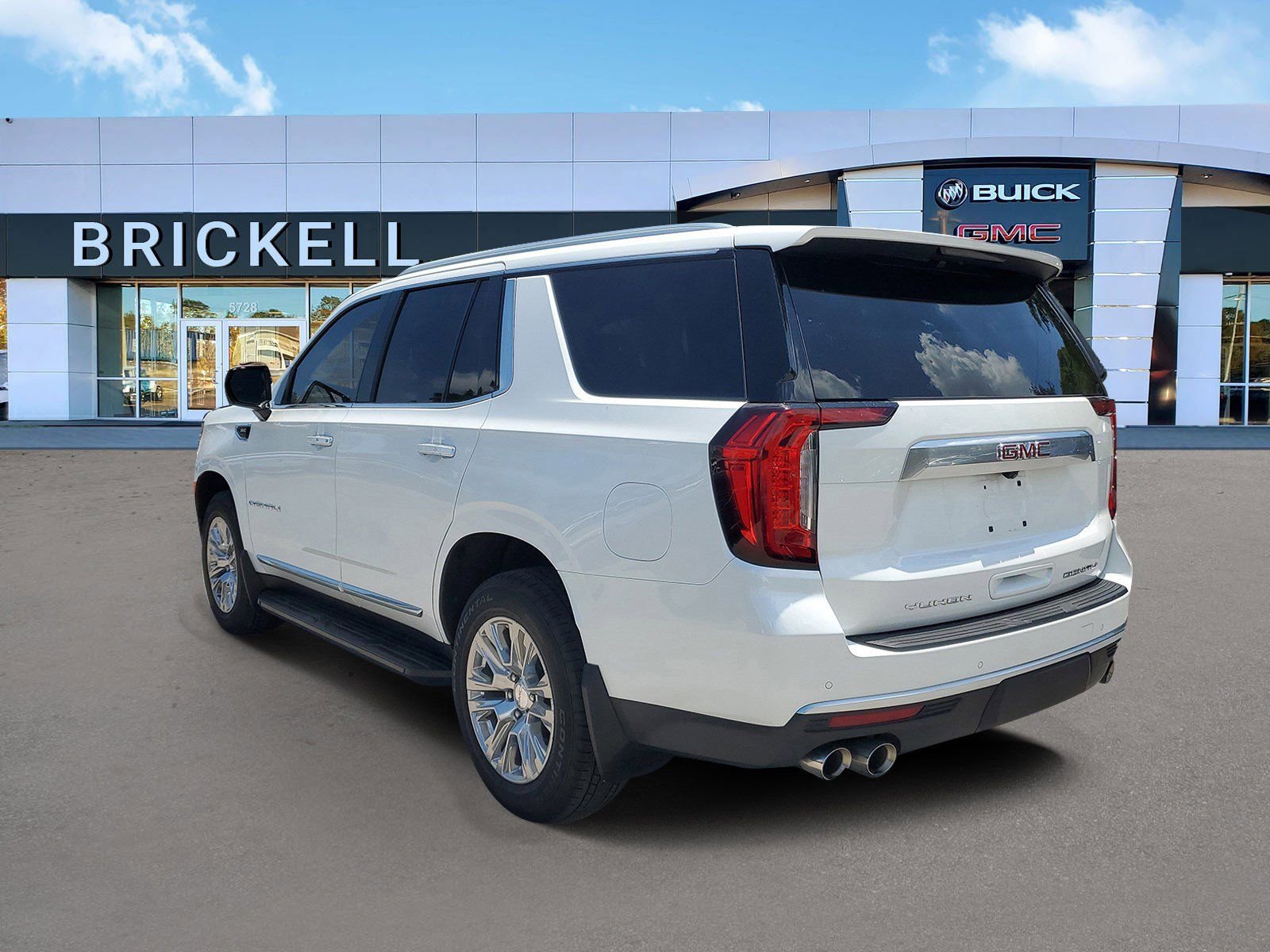 Used 2023 GMC Yukon Denali AWD/4WD image 4