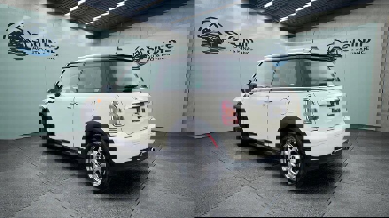 Used 2010 MINI Cooper Hardtop image 3