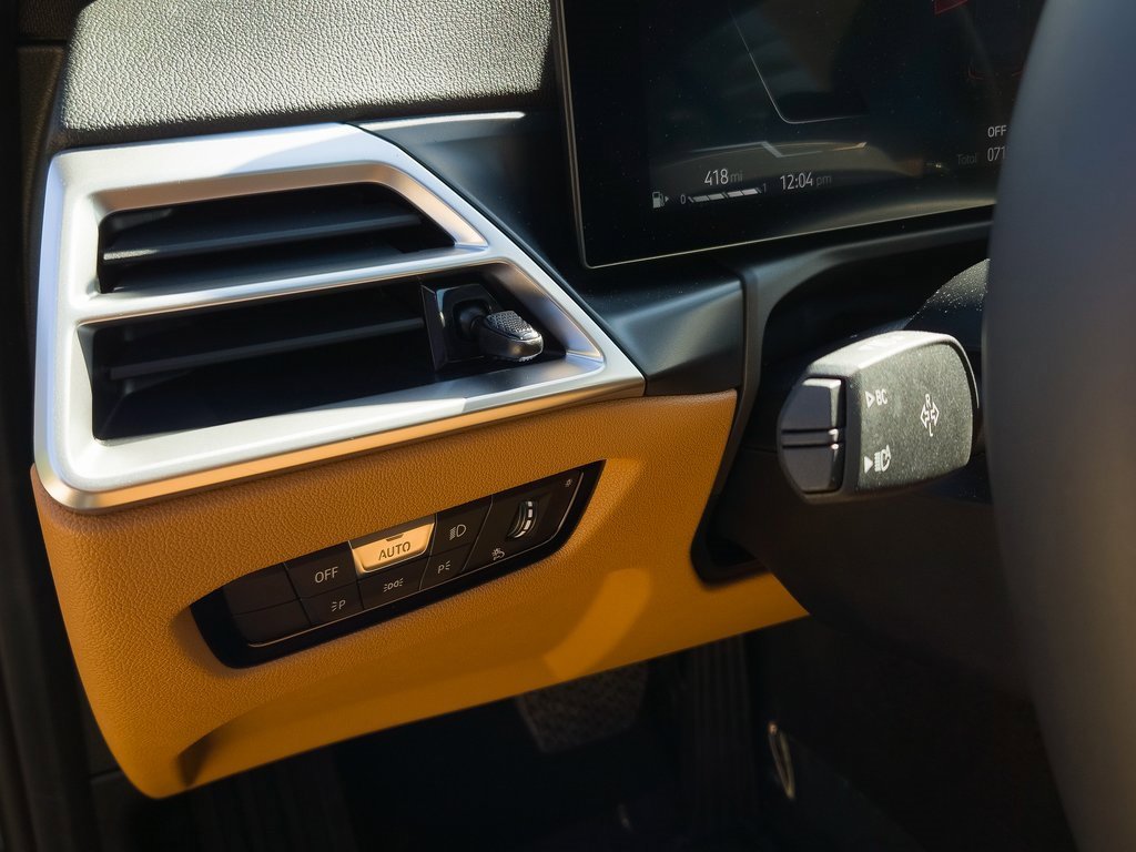 Used 2025 BMW 330i Sedan w/ Parking Assistance Package image 13