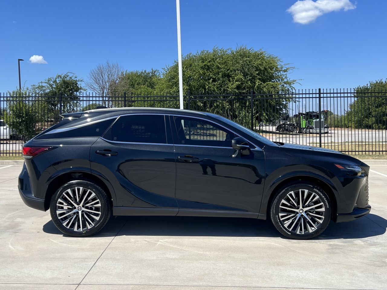 Used 2025 Lexus RX 350 Premium Plus w/ Accessory Package (Z1) FWD image 3